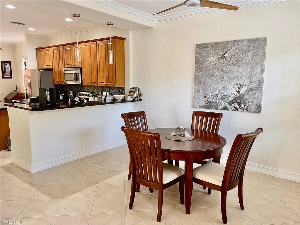 3 bed, 2.5 bath, 1729 sqft, $3,900 — Photo 2