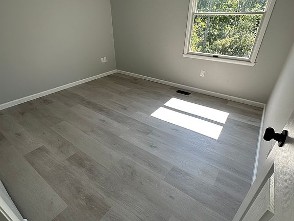 5th image of 50 Curtisdale Ln