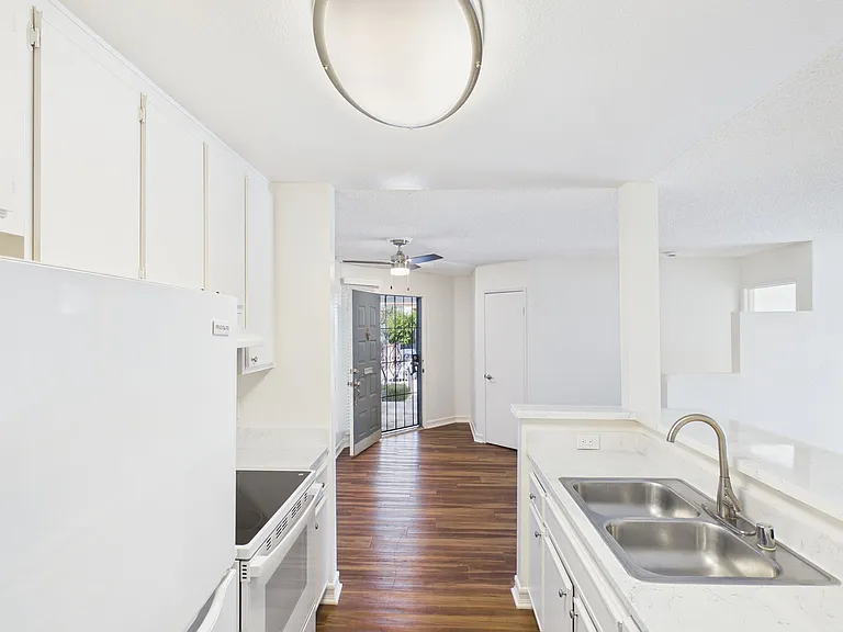Available Apartment in North Park — Photo 41