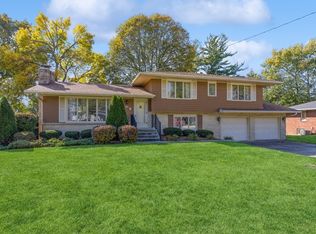 2900 Patricia Dr, Urbandale, IA 50322