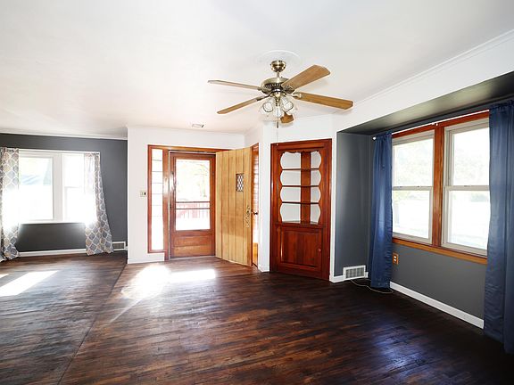 2nd image of 28 5th Ave NW