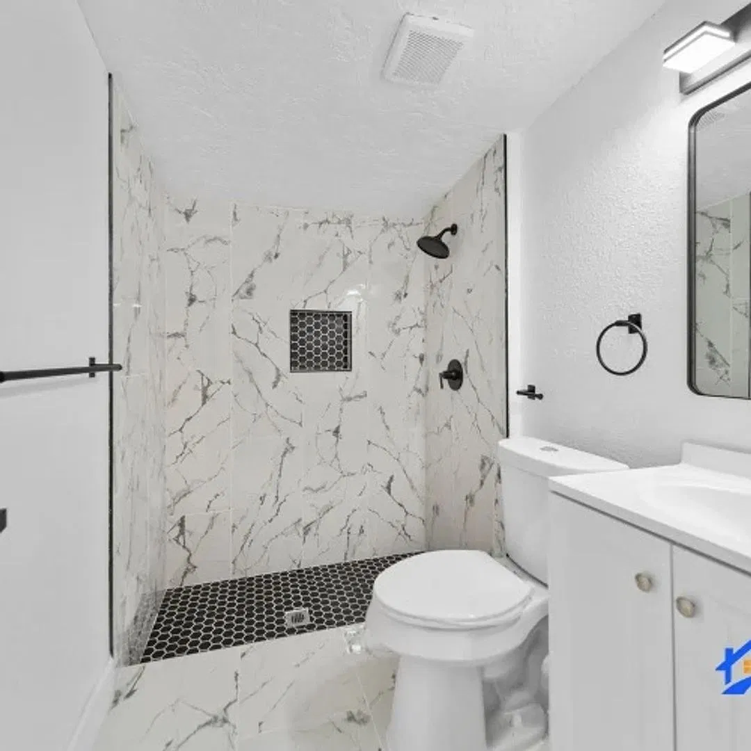 Spacious 4-Bedroom Home in Houston | 2407 Pannell St — Photo 4
