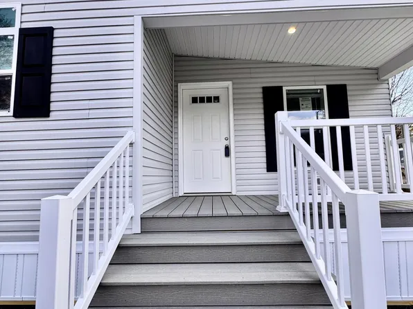 102 Middle Rd, Greentown, PA 18426