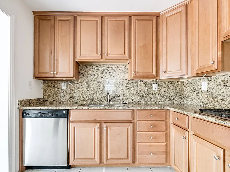 4904 Patterson Ave — Photo 11