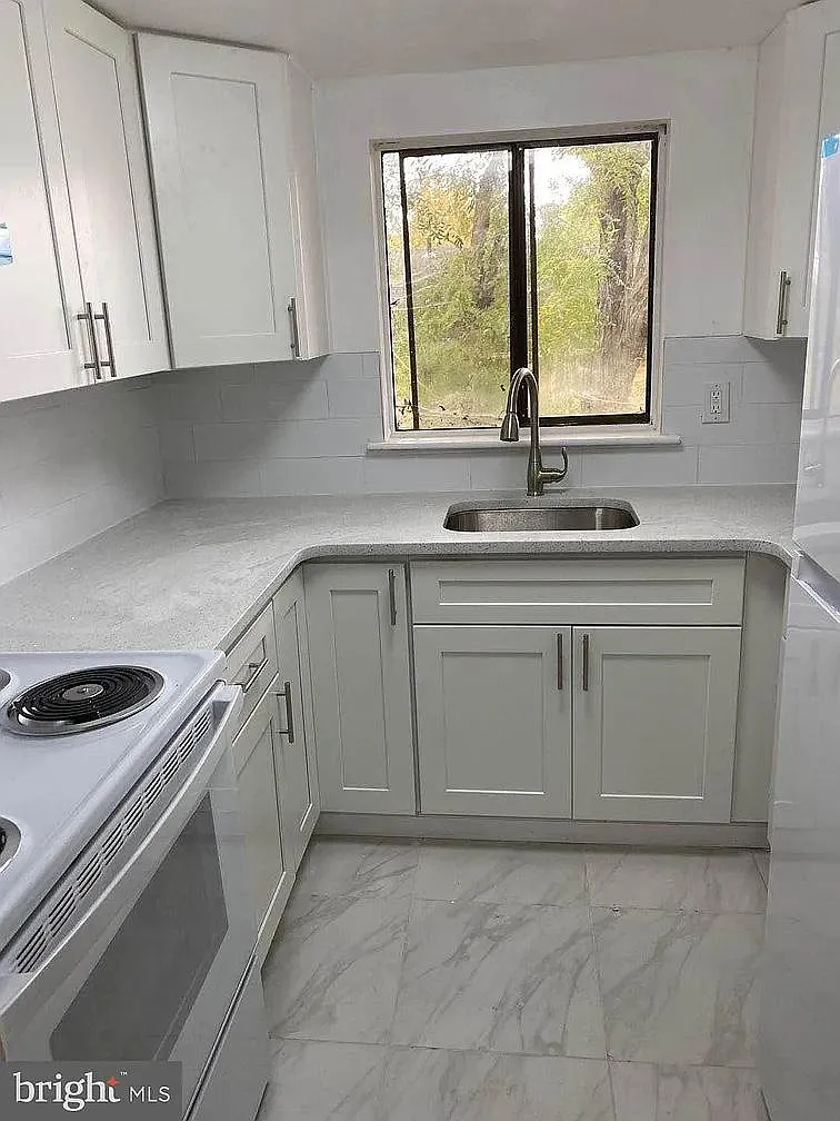 8030 Ditman St — Photo 2