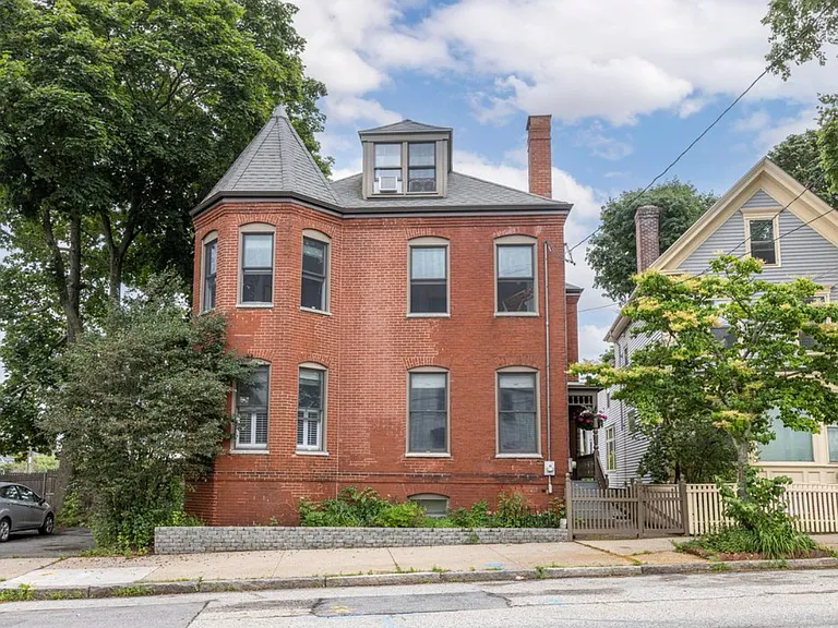 261 Vaughan St — Photo 1