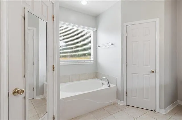 1555 Marigny Ave — Photo 9