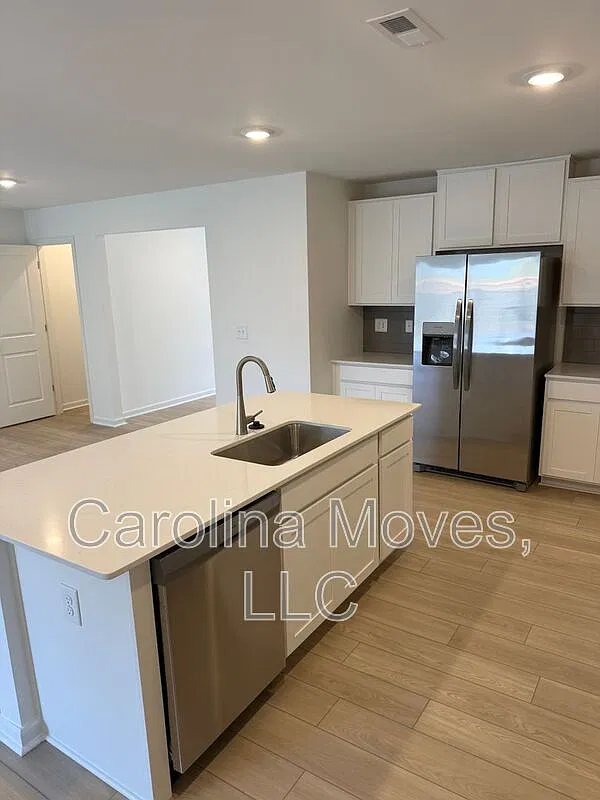 5 bed, 3.0 bath, 2578 sqft, $2,195 — Photo 4
