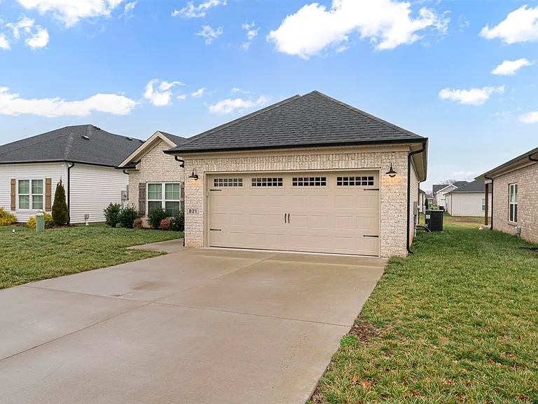 821 Poplar Log Dr — Photo 3
