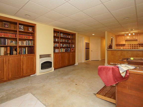 4th image of 334 High Meadows Dr