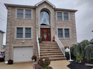 617 6th St FLOOR 1, Carlstadt, NJ 07072