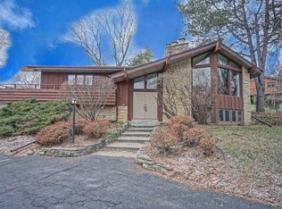 1425 Rolling Meadow Dr, Brookfield, WI 53045