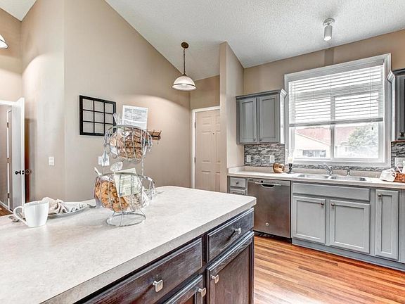 5th image of 1553 Dublin Ct