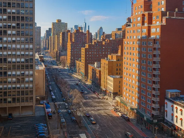 300 East 34th Street image 8 of 12