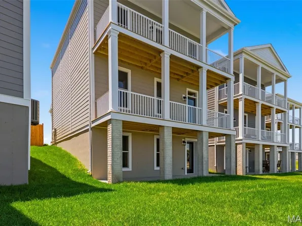 222 Marais Temps Clair Way, Saint Charles, MO 63301