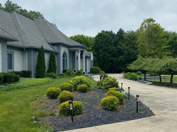 750 Bending Ct, Flushing, MI 48433