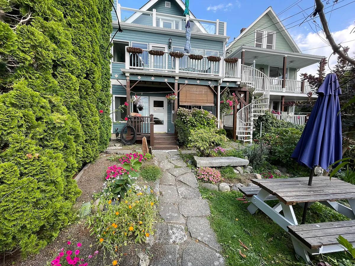Front yard not shared! - 2122 Grand Ave #2