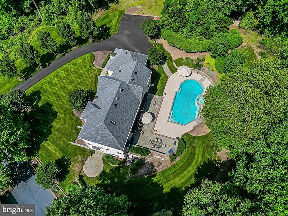 2nd image of 1404 Wynhurst Ln