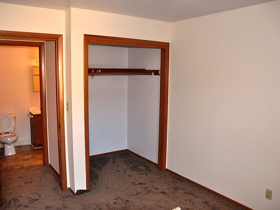3rd image of 915 E Main St #2B-1Ba-800Sqft