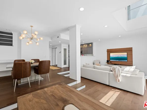 520 S Barrington Ave #108, Los Angeles, CA 90049