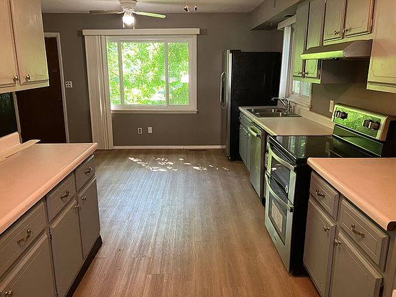 5th image of 513 E Main St