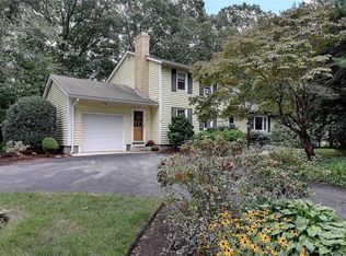 2 Beaver Rd, Barrington, RI 02806