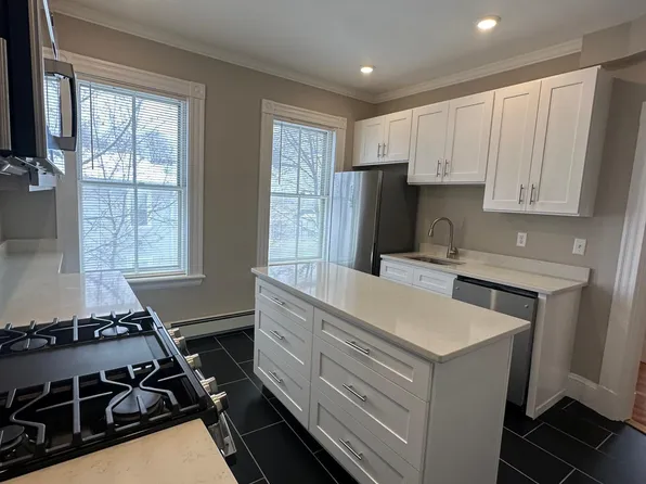 2 Florence St Floor 2, Andover, MA 01810