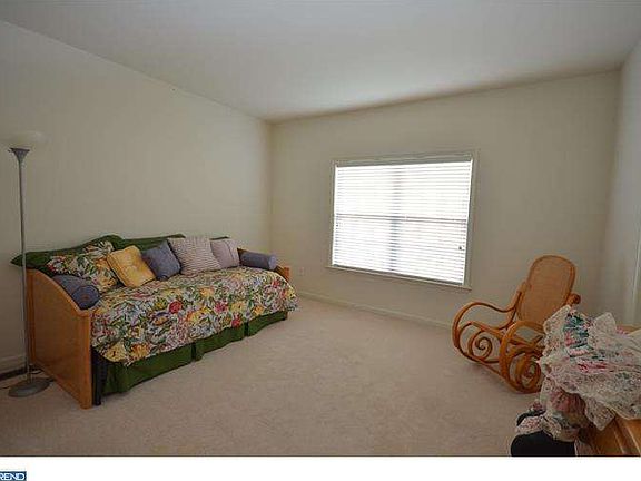 3rd image of 320 Ellenwood Dr