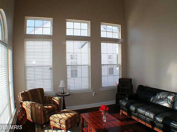 2nd image of 122 Nassau Dr