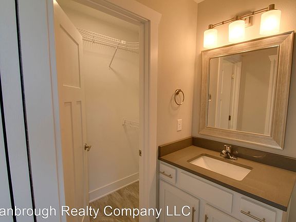 2nd image of 241 SE Jennifer Dr #8957276