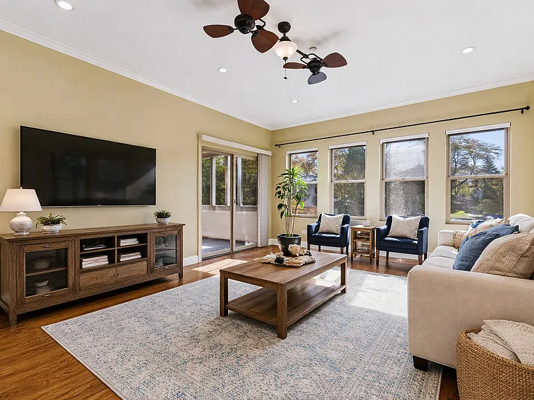 5533 Lincoln Ave — Photo 8