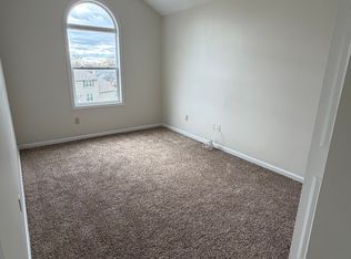 421-423 Woodview Dr, Lexington, KY 40515