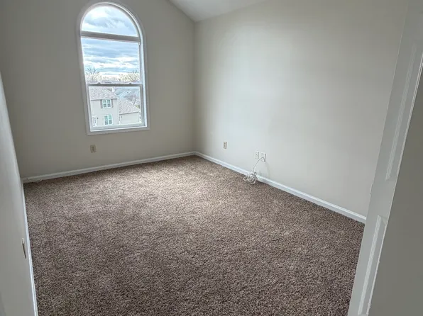 421-423 Woodview Dr, Lexington, KY 40515