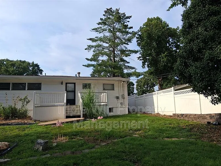 524 Acorn Dr — Photo 3