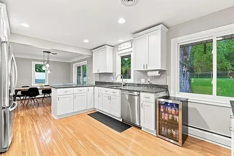 4 bed, 2552 sqft, $3,300 — Photo 4