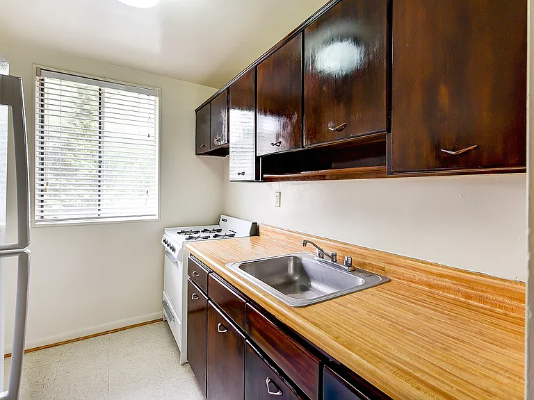 1817 N Quinn St — Photo 1