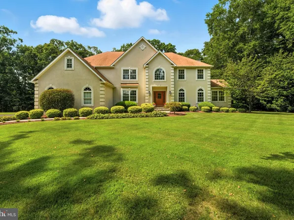 206 Deer Run Ct, Mullica Hill, NJ 08062