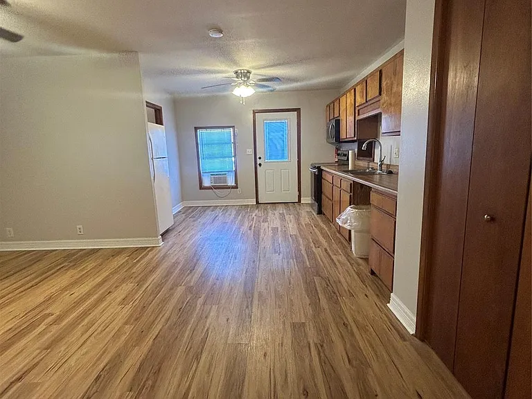 1312 N Avenue R — Photo 13