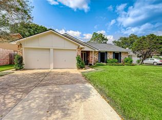 1175 Bournewood Dr, Sugar Land, TX 77498