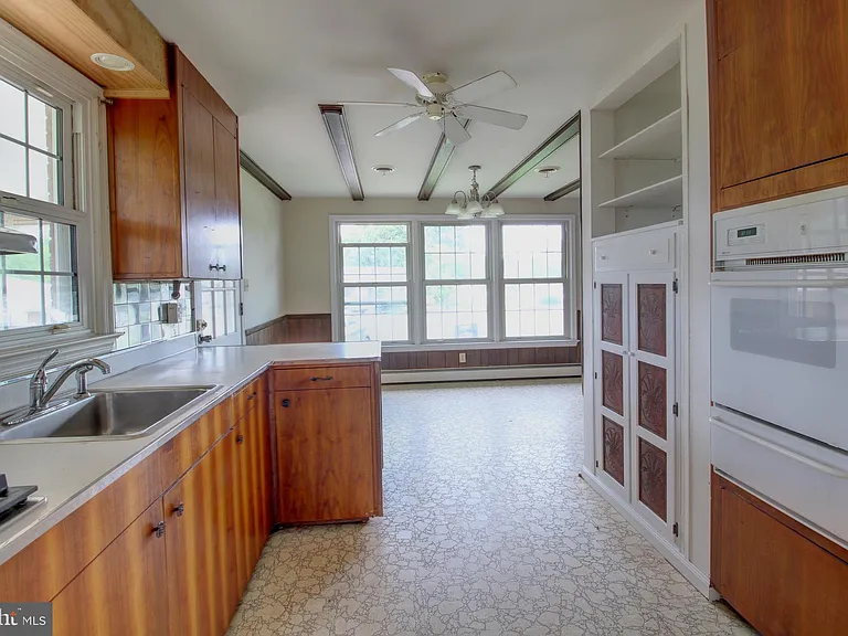 113 Thornton Ct — Photo 3