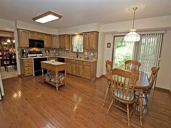 2nd image of 131 Bayberry Ln