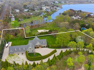 19 E Tiana Rd, Hampton Bays, NY 11946