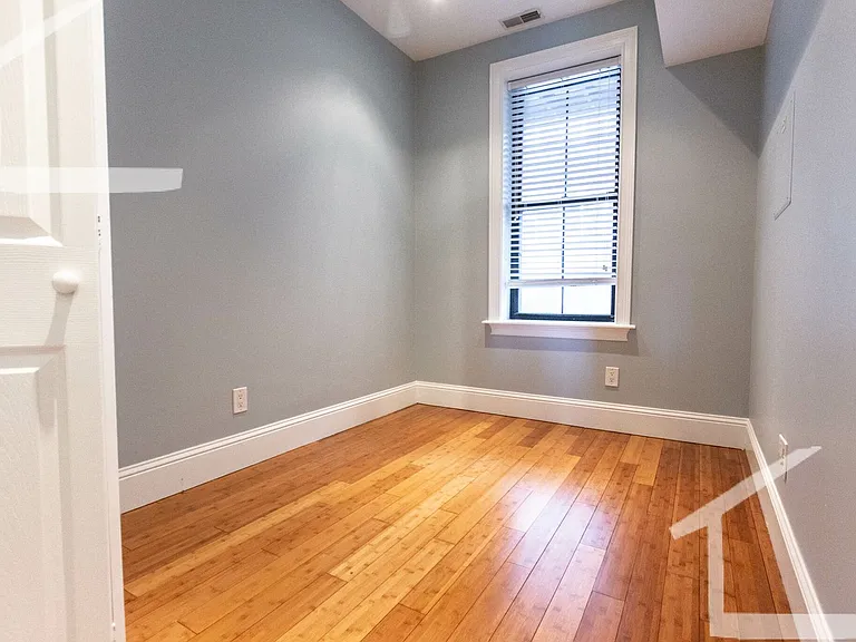 9 Cortes St #3 — Photo 3