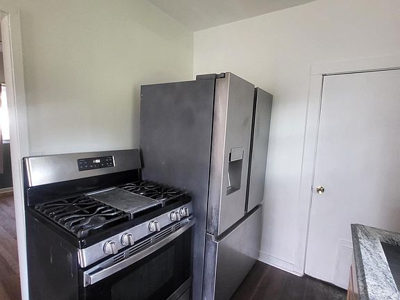 5th image of 808 Ferndale St