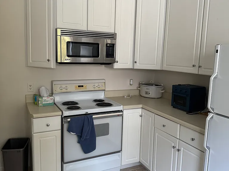2125 Eastern Ave — Photo 15