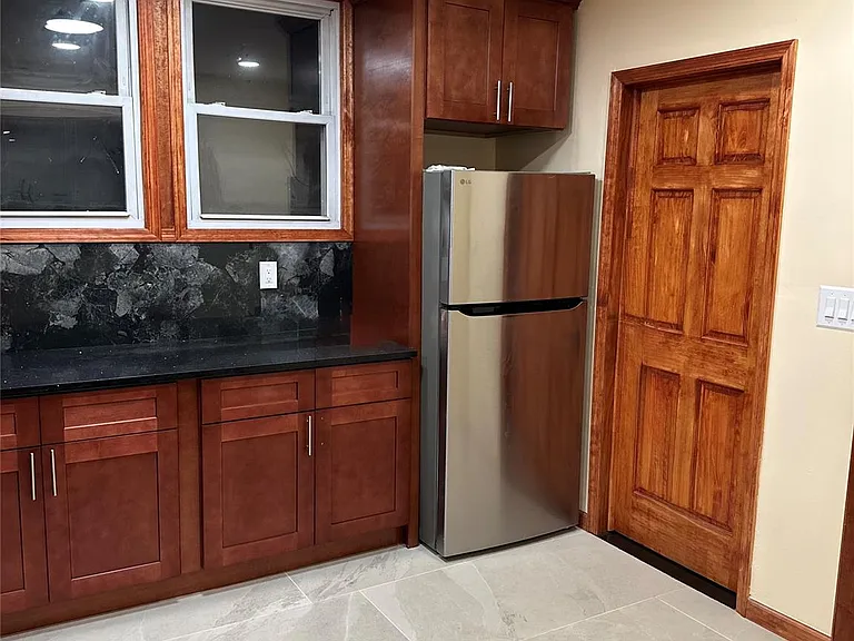 9015 Bayview Pl — Photo 3