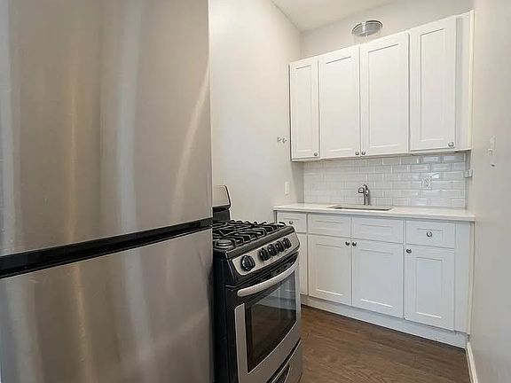 5th image of 960 Greene Ave #3R