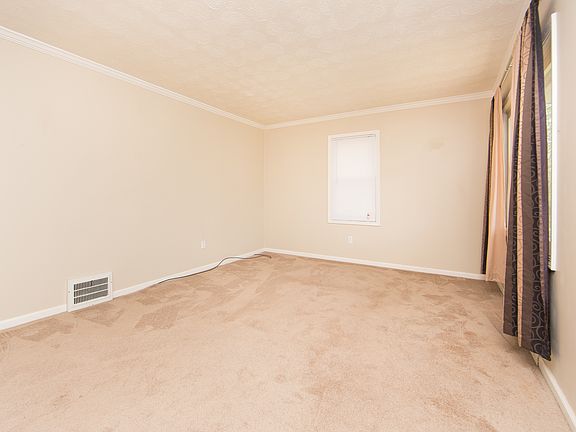 2nd image of 2883 Shelburn Ave