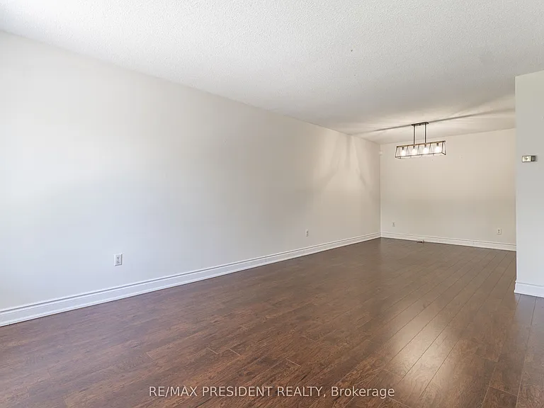 17 Manitou Cres #UPPER — Photo 4