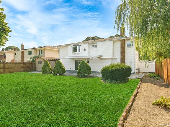 5th image of 221 Roosevelt Avenue
